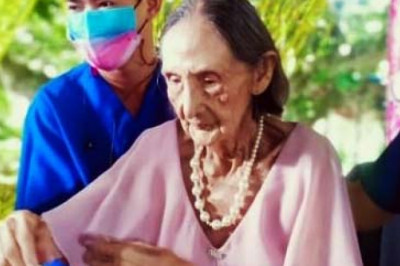 A hundred and three golden treasure: A Gloria Celebrado- Aguilar Story