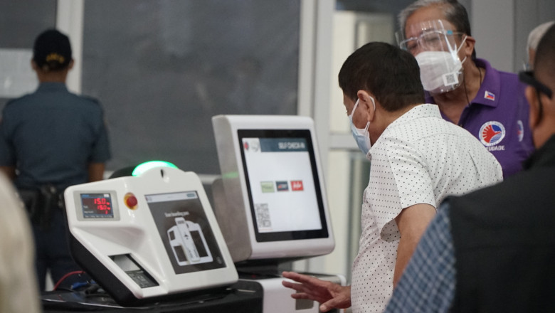 Contacless baggage check-in kiosk