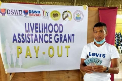 240 former NPA rebels, supporters receive P2.4-M gov’t aid