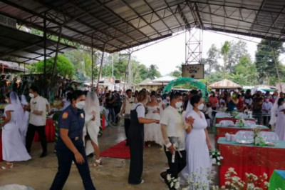 12 ka magtiayon, gikasal sa tabang sa R-PSB