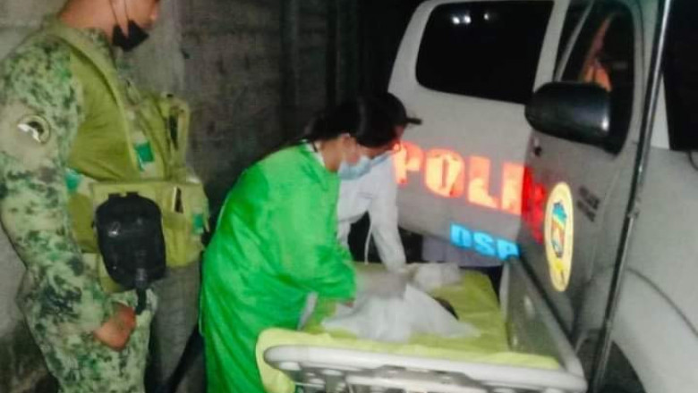 Pulis, sundalo abtik  miresponde  sa nanganak nga babae sulod sa bus