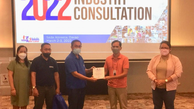 TESDA 11 awards Davao Light at 2022 Industry Forum