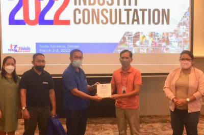 TESDA 11 awards Davao Light at 2022 Industry Forum