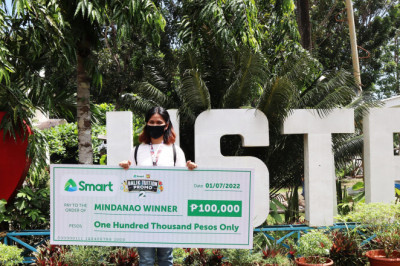 Working student in Misamis Occidental wins ₱100k in Smart Balik Tuition Promo 2