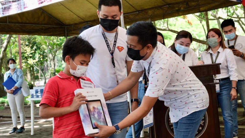 2,932 students benefit Davao City’s Tablet Sharing Project