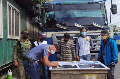 Truck driver, helper nga nagdala’g druga pasulod sa Davao dakpan sa AFP-PNP checkpoint