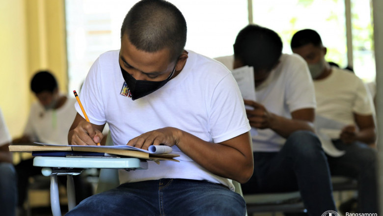 MILF, MNLF members take special exam to join PNP