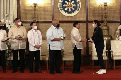 Duterte commends Filipino athletes in 31st Sea Games