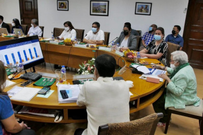 Briones, Sara hold first face-to-face meeting