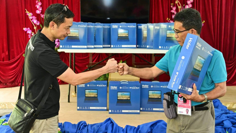 2 public schools get laptops from Paolo Duterte’s office