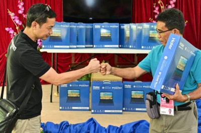 2 public schools get laptops from Paolo Duterte’s office