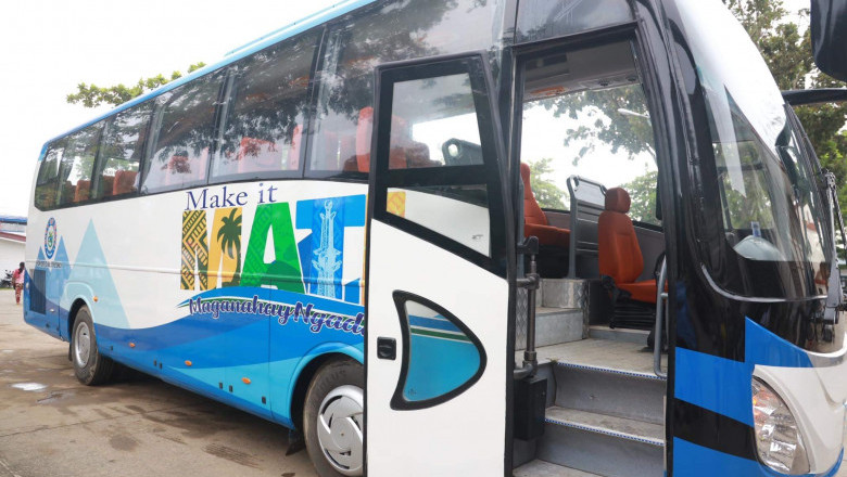Mati LGU gets bus donation from Bachelor Express