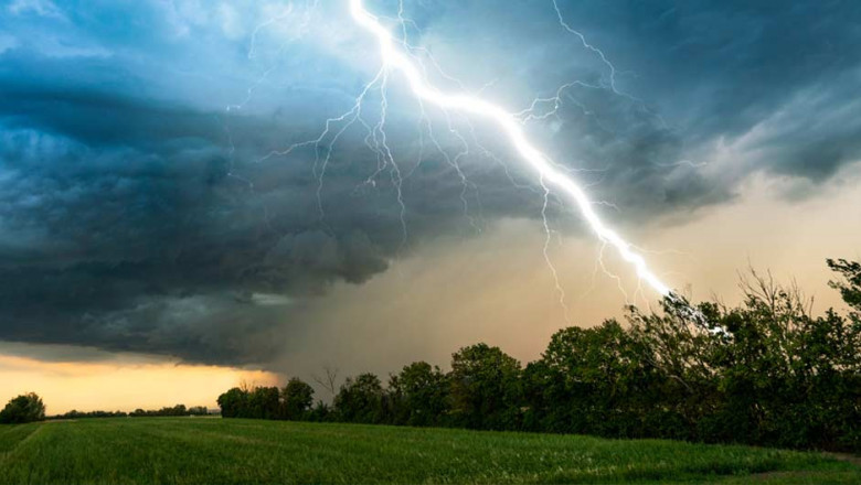 Lightning  burns vice mayor's house in Cebu Province