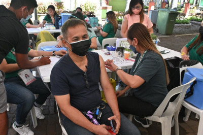 Davao City extends weekend vaxx at People's Park until December