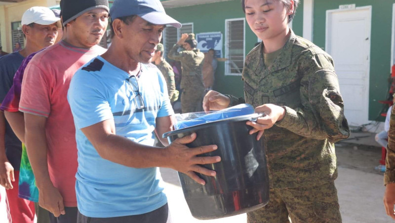 Soldiers donate portion of allowance for Typhoon Paeng victims