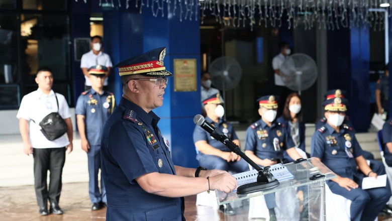 Azurin, unang tatalima sa utos ni SILG Abalos na courtesy resignation