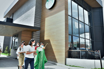 Starbucks first drive-thru store in Mindanao opens at Damosa Complex