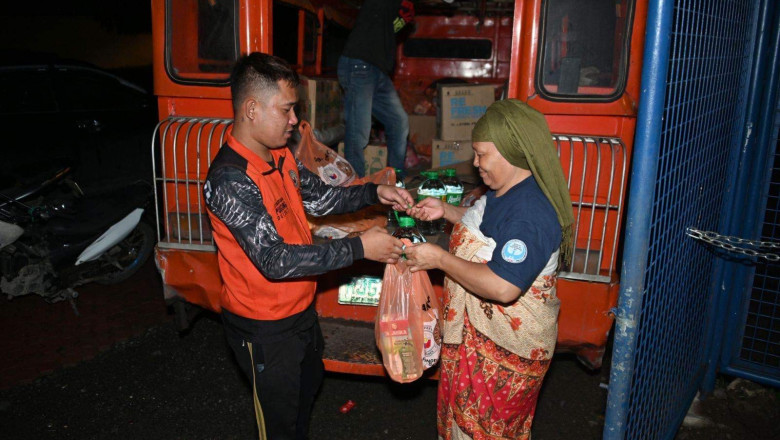Flash flood victims receive aid from Rep. Paolo Duterte’s office