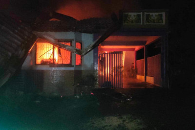 Lightning razes house in Tugbok