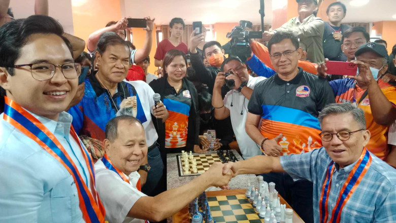 Chess legend Eugene Torre gets 18 wins in simul games with participants of Ozamis Charter Day chessfest