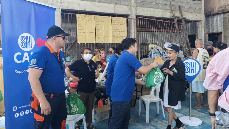 SM distributes 108 Kalinga packs  to fire-affected families in Bucana