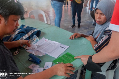 Barangay 76-A fire victims receive  P1.3-M aid