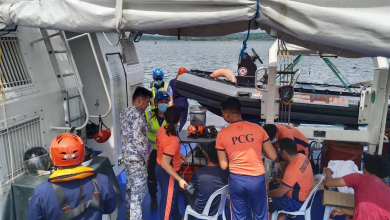 19 pasahero nga mangaligo'g dagat sa Samal, na-rescue human naunlod ang gisakyang fishing boat