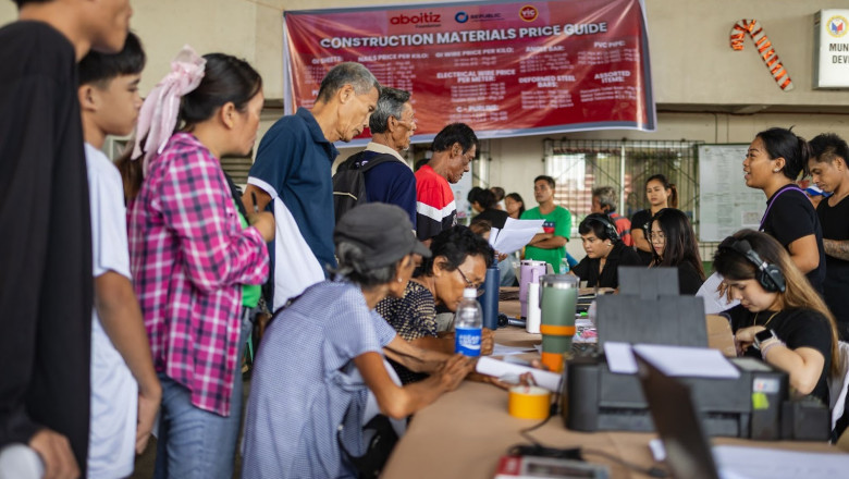 225 San Remigio Families Receive Aboitiz Home Recovery Aid