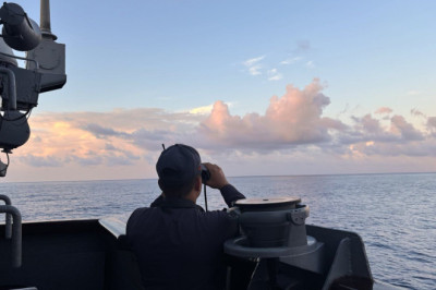 Navy continues search and rescue operations in Indonesian Waters for 9 missing  passengers