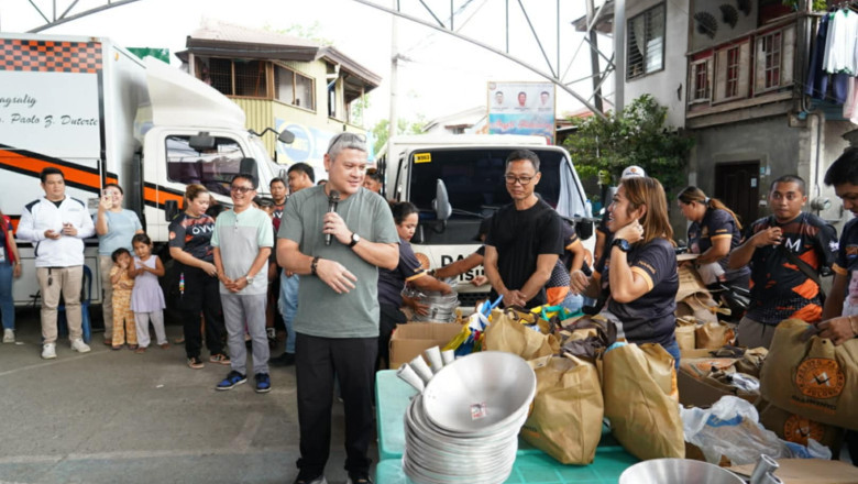Dutertes lead relief distribution to fire-hit families in Matina Aplaya